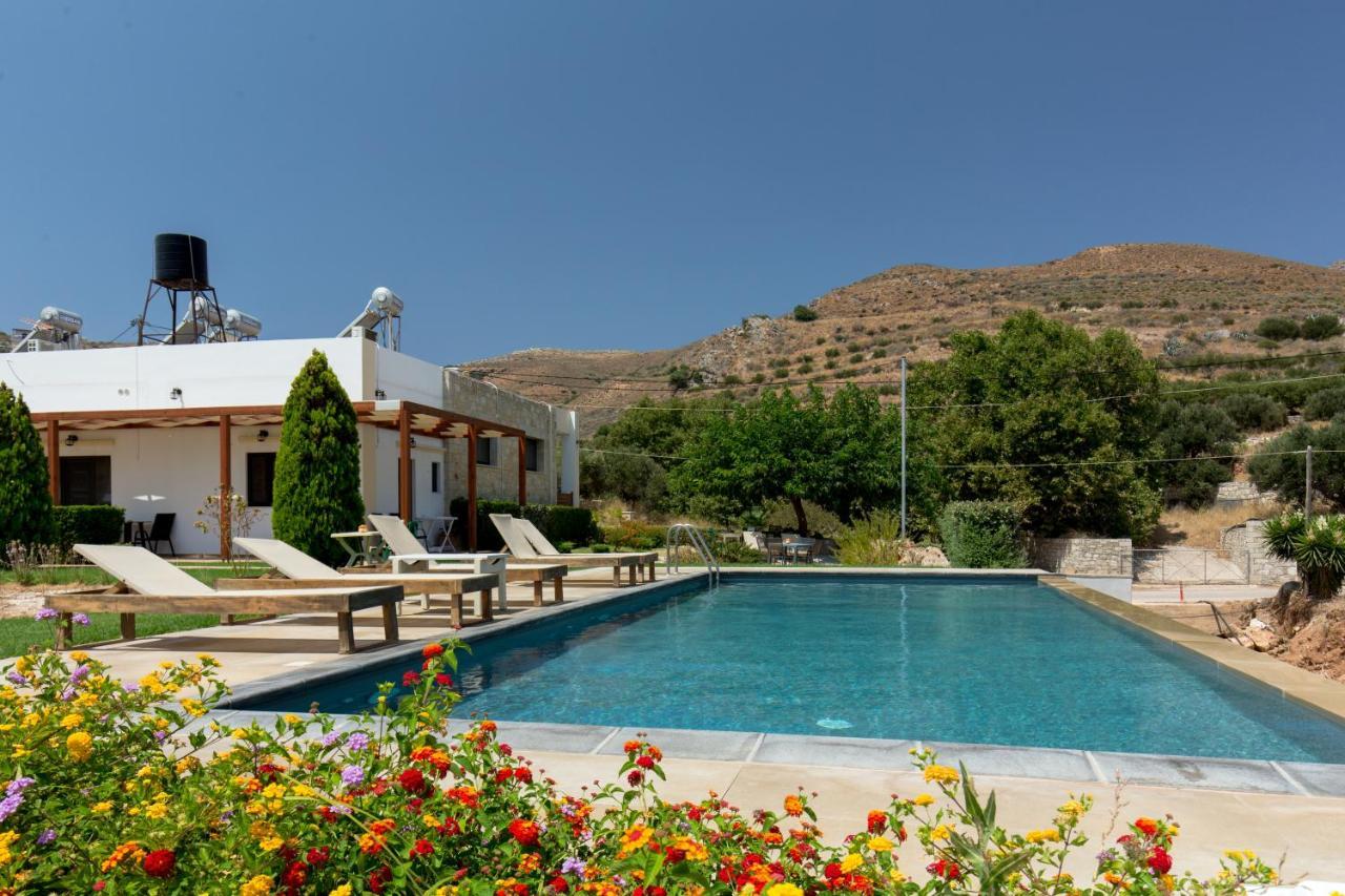 Agarathos Traditional Rooms With Pool Kalivianí Eksteriør bilde