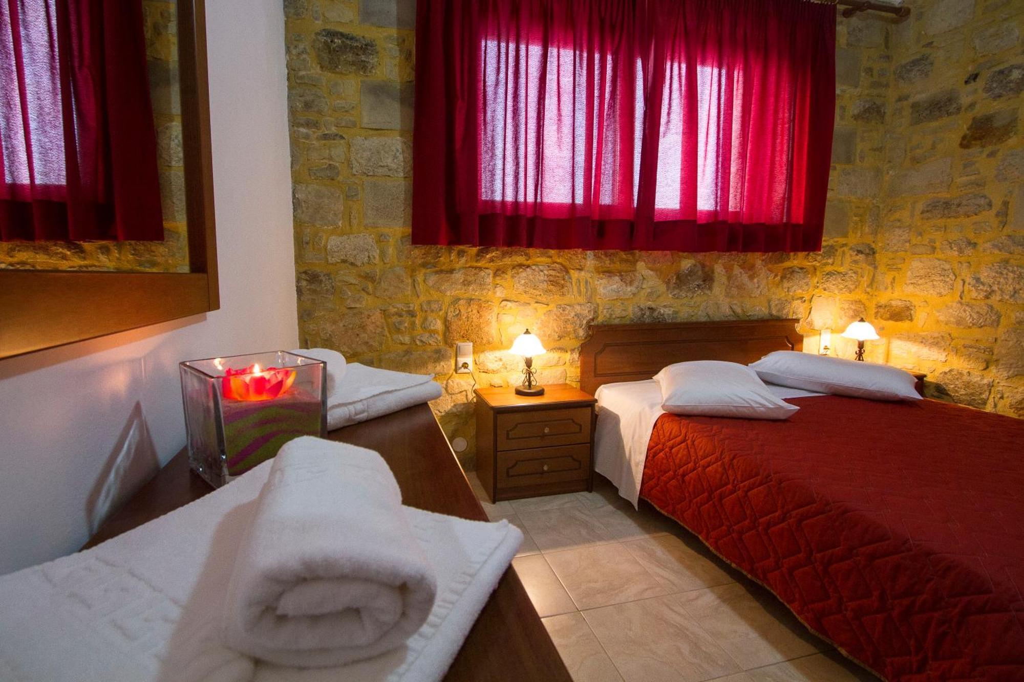 Agarathos Traditional Rooms - Pool - Kaliviani -On The Road To Balos Rom bilde