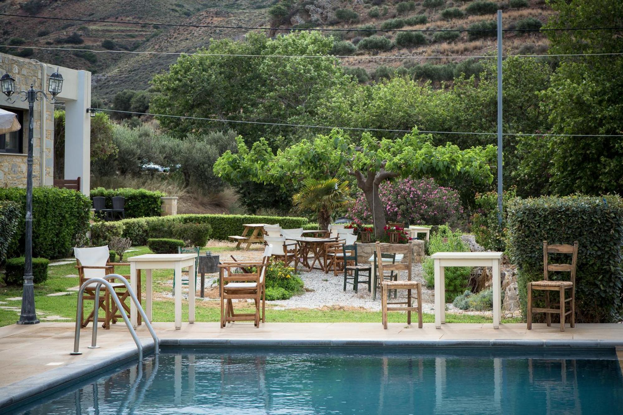 Agarathos Traditional Rooms With Pool Kalivianí Eksteriør bilde