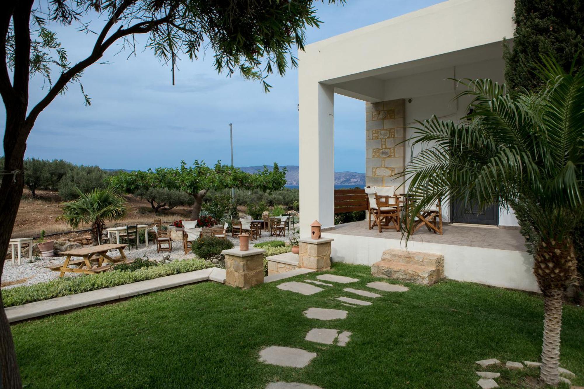 Agarathos Traditional Rooms With Pool Kalivianí Eksteriør bilde