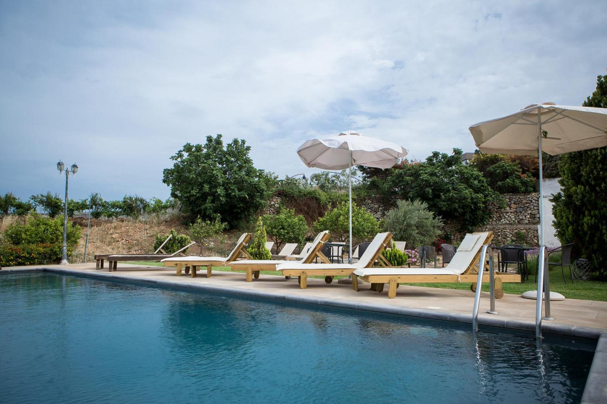 Agarathos Traditional Rooms With Pool Kalivianí Eksteriør bilde