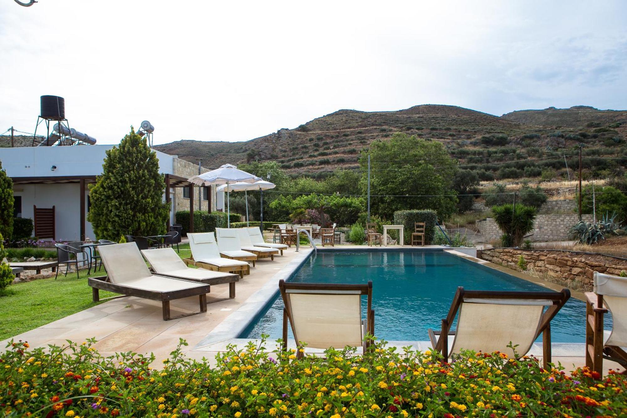 Agarathos Traditional Rooms With Pool Kalivianí Eksteriør bilde